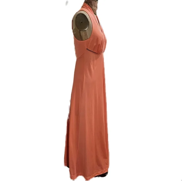 PERHAPS MY VERY FAVORITE:  VANITY FAIR GOWN WITH EXQUISITE NECKLINE SIZE… - Picture 10 of 14